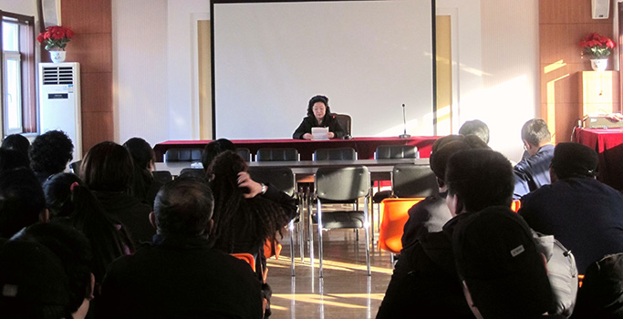 美年大健康专家为企业员工讲解健康保健知识